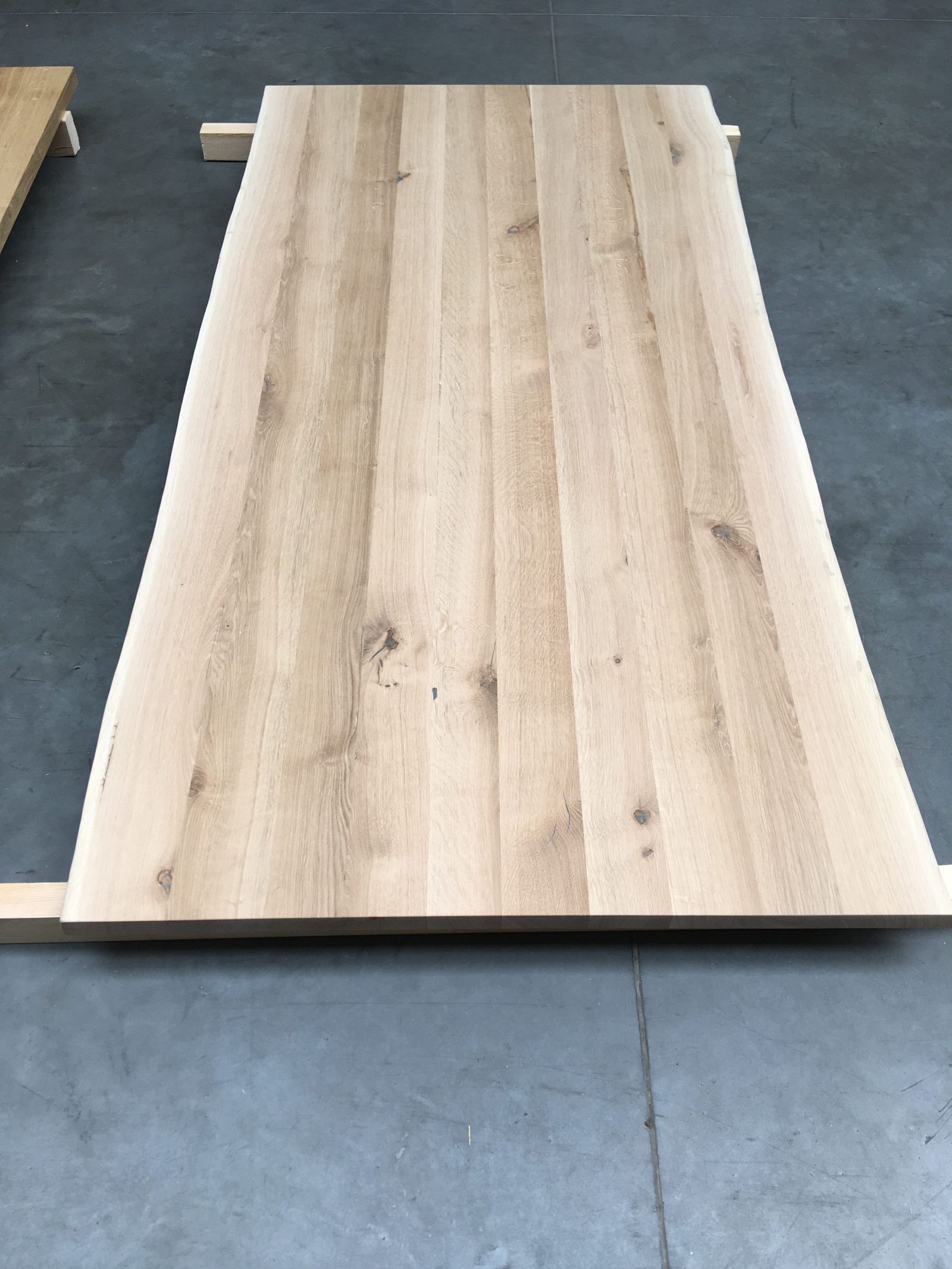 live-edge-dab-surowy